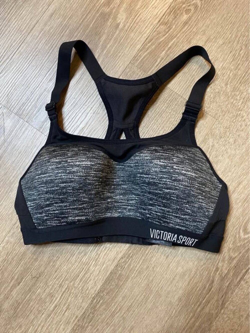 Victoria Sport Bra 32B Black w/ Black & White Front Cross-Back Straps Athletic